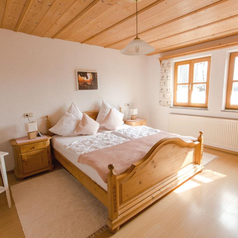 Schlafzimmer 2 Ferienwohnung Tittling- Fürsteneck